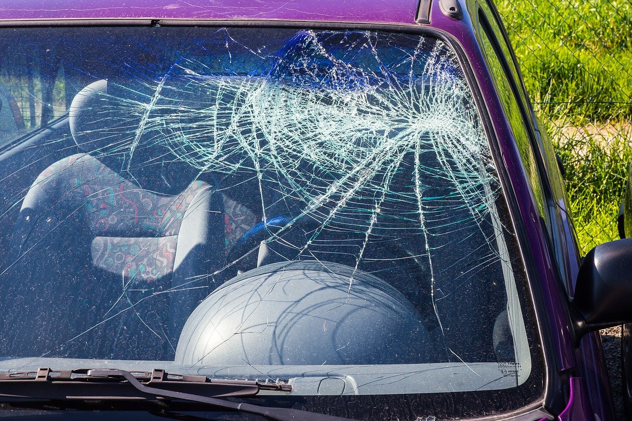 Cracked windshield – what to do?